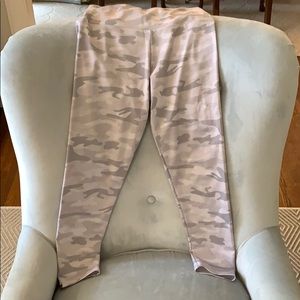 SOLD Onzie High Rise Leggings Grey Camo